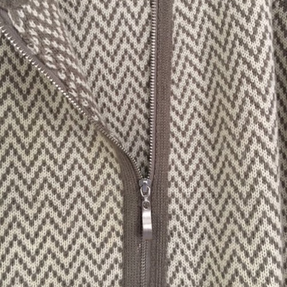 Sweater - Picture 4 of 4